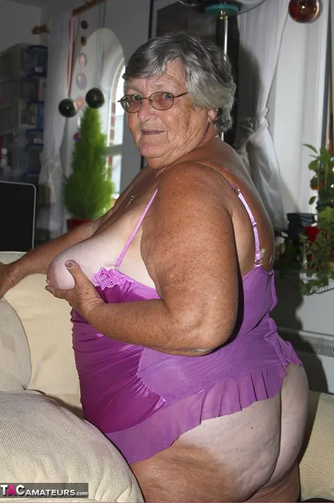BBW Brunette Poses Nude in Glasses – photo 12 of 20
