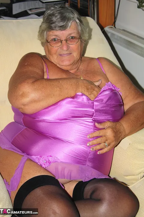 BBW Brunette Poses Nude in Glasses – photo 2 of 20