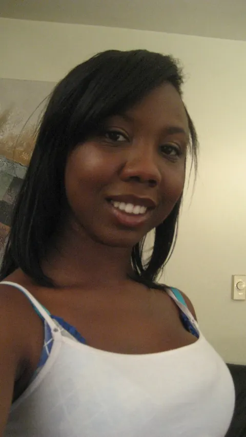 Ebony Beauty Strips for Selfies and Shows Her Boobs – photo 1 of 20