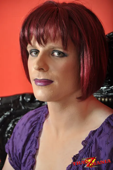 Trans Woman Strips Nude, Bends and Shows Her Figure – photo 2 of 15