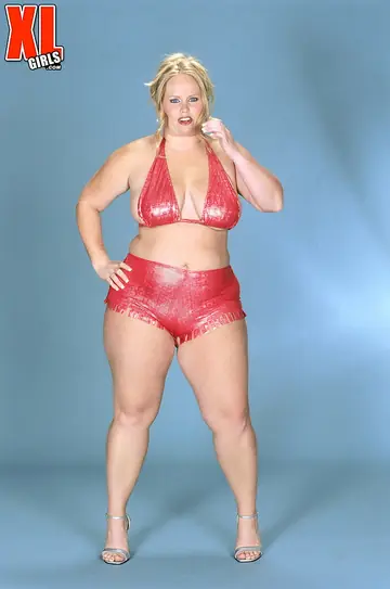 Kaitlin Klien – Busty Blonde MILF Strips Out of Her Bikini and Shorts and Licks Her Nipple