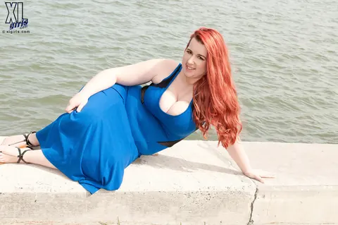 Amerie Thomas: Redhead BBW Strips Outdoors and Splashes Water in the Bathroom – photo 6 of 16