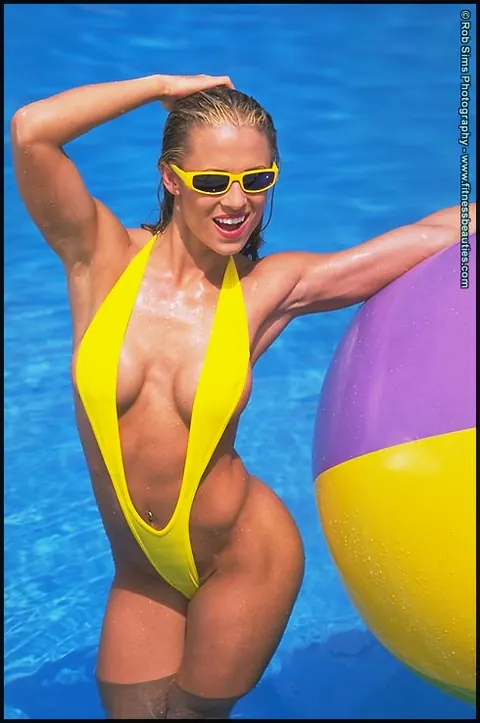 Sarah Orbanic: Blonde MILF in a Bikini and Glasses Poses by the Pool – photo 4 of 15