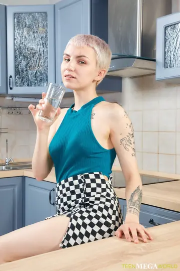 Short-Haired Blonde Spreads and Uses a Dildo in the Kitchen