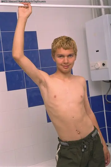 Thick Man Poses Nude in the Bathroom