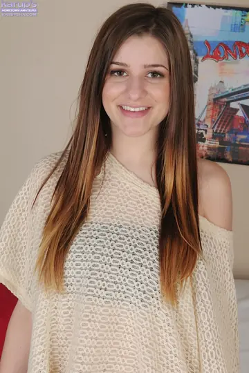 Teddi Rae – Thick Brunette Amateur Strips Out of Her Panties and Spreads