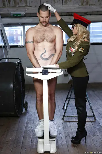 Lexi Lowe – Tall Blonde Officer in Glasses Gives a Blowjob and Titjob