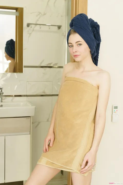 Emily Cade: Slim Blonde Sheds Her Robe and Fingers Her Pussy – photo 1 of 21