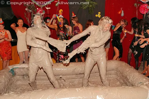 Woman Wrestles Opponent in Mud Pit – photo 5 of 15