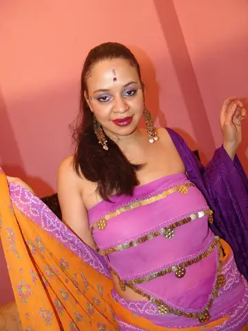 Curvy Indian MILF Kisses Partner Before a Blowjob and Sex