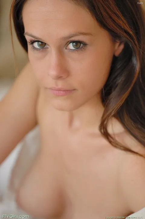 Mia Teaze: Petite Brunette Stands Naked and Spreads Her Legs – photo 3 of 21