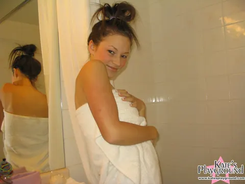 Brunette Strips Nude in the Bathroom – photo 2 of 12