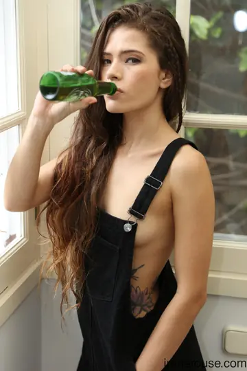 Irene Rouse – Slim Colombian Latina Strips Naked After a Beer and Spreads Her Pussy
