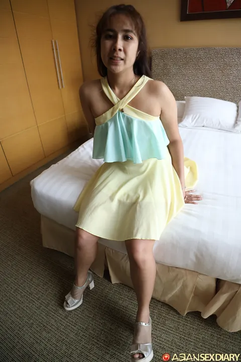 Petite Asian MILF Takes a Big Cock Deep Inside – photo 5 of 20