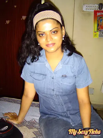Indian BBW in Jeans Shows Her Small Natural Tits