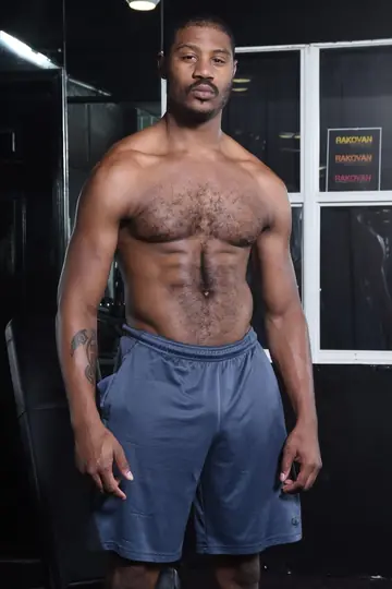 Two Thick Athletic Men Kiss, Suck and Fuck Bareback in the Gym