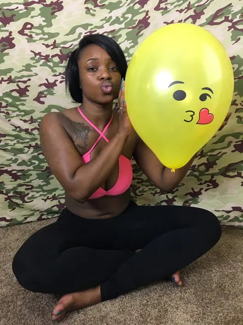 Kassey Starr: Ebony Brunette Shows Off Cleavage with a Balloon Outdoors – photo 13 of 18