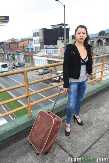 Latina MILF Reveals Her Tits Outdoors