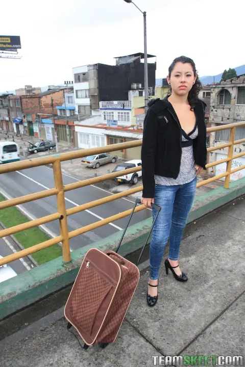 Aico Lombana: Latina MILF Reveals Her Tits Outdoors – photo 1 of 17