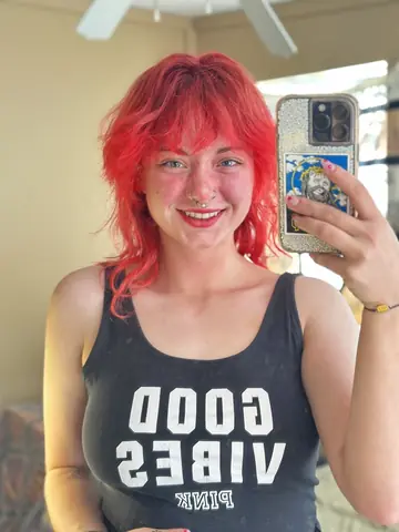 Redhead BBW with Nose Piercing Snaps Selfies in Shorts