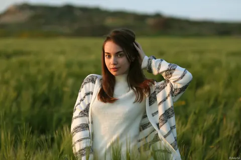 Sofy Bee: Slim Brunette Flashes Her Hairy Bush Outdoors – photo 7 of 20