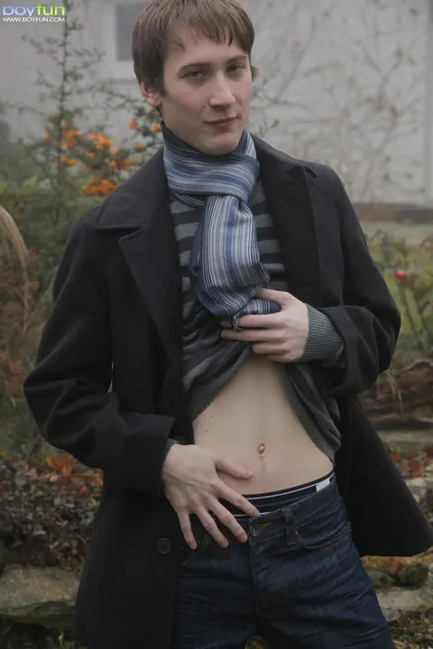 Man Fingers His Ass and Uses a Dildo Outdoors – photo 2 of 21