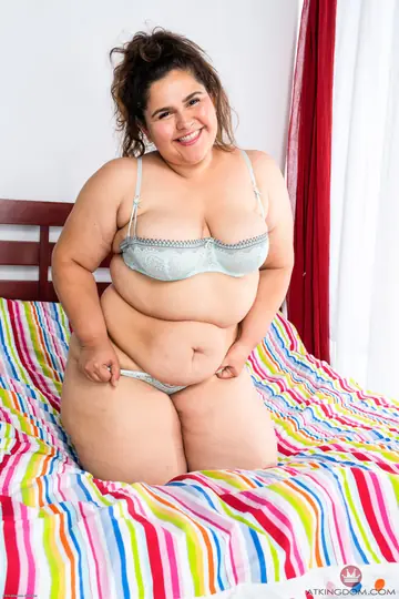 Karla Lane – Mature Latina Spreads Her Hairy Pussy Wide