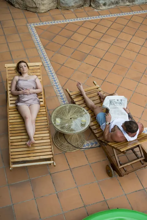 Lucie Fernandez: Petite Latina Gets Fucked Poolside – photo 12 of 21