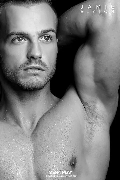 Hairy Bodybuilder Stands Nude in the Bathroom – photo 15 of 20