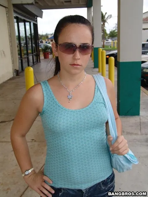 Tall Brunette Fucks Driver in the Car Outdoors – photo 7 of 20