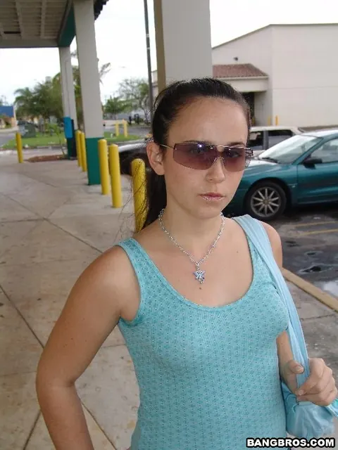 Tall Brunette Fucks Driver in the Car Outdoors – photo 9 of 20