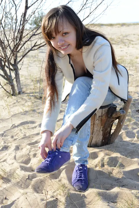 Brunette PAWG in Jeans and Socks Strips Outdoors – photo 21 of 21