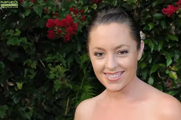 Tamara Fox – Chubby Brunette MILF with Big Tits Spreads Outdoors