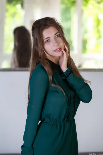 Skinny Ukrainian Babe Shows Her Natural Tits and Shaved Pussy