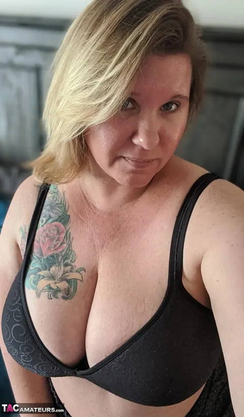 Busty Kris Ann: Chubby Mature Blonde in Lingerie Spreads Her Pussy in the Bathroom – photo 5 of 20