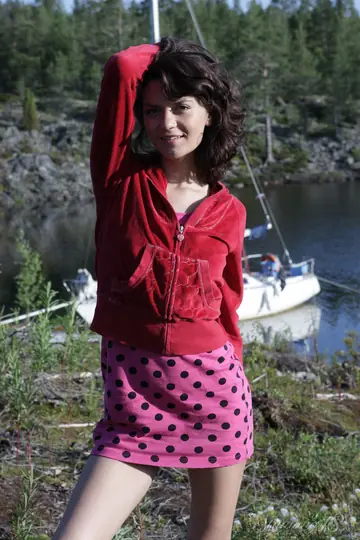 Roza Abdurazakova – Tall Thick Brunette Lifts Her Skirt Outdoors