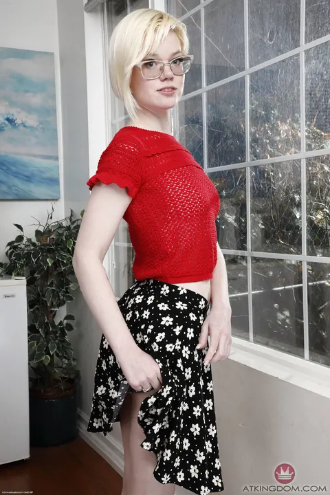 Pearl Sinclair: Petite Pale Blonde in Glasses Spreads Her Legs – photo 1 of 21