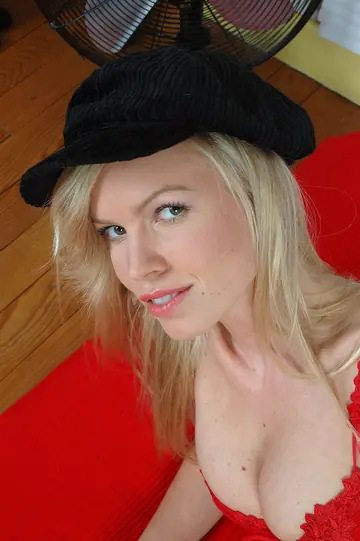 Marketa Belonoha – Blonde Shows Off Her Big Natural Tits in Lingerie Selfies