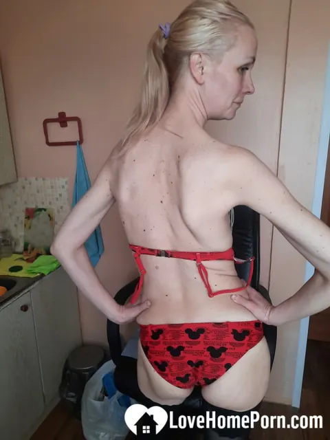 Skinny MILF in Stockings Plays with a Toy and Spreads Her Hairy Pussy – photo 7 of 20