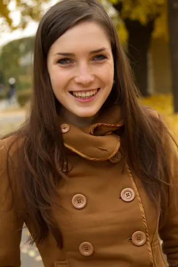 Semmi A – Tall Ukrainian Brunette Spreads Her Shaved Pussy Outdoors Nude