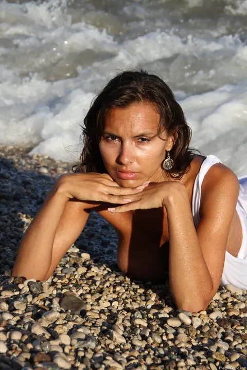 Tanned Babe with Big Natural Tits Spreads on the Beach – photo 6 of 21