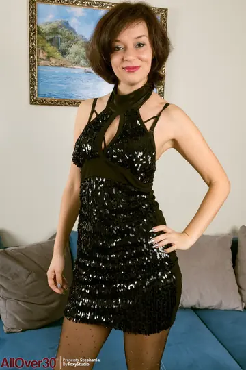 Latisha Minx – Thick Brunette MILF Peels Off Her Cocktail Dress and Sheer Pantyhose