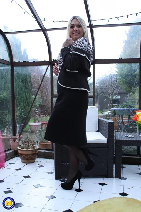 Thick Blonde MILF Poses in Stockings – photo 3 of 21