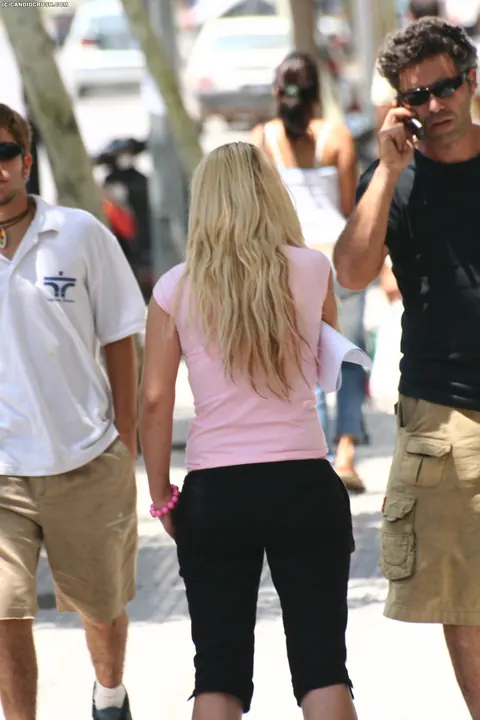 Woman in a Bikini and Skirt Flashes Publicly at the Beach – photo 10 of 16