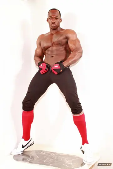 Muscular Stud Strips to Reveal Huge Cock