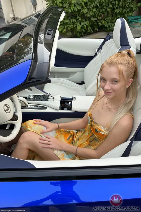 Riley Star: Petite Blonde Spreads Her Legs in a Car – photo 4 of 20