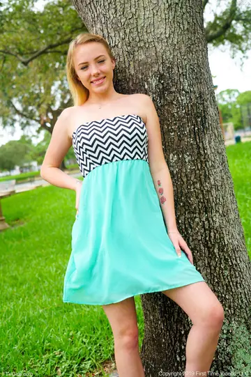Dixie Lynn – Petite Blonde Lifts Her Dress and Spreads Outdoors