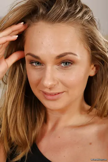 Ivana Sugar – Blonde in Pantyhose Masturbates with a Dildo and Fingers