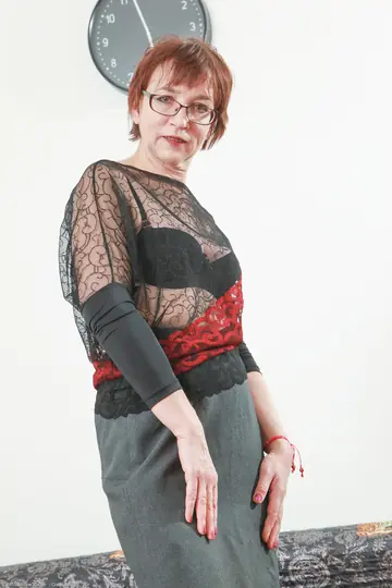 Short-Haired Redhead MILF in Stockings Spreads Her Legs Wide