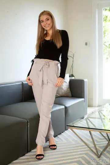 Nikki Peach – Slim Blonde Keeps Her Heels On for Couch Sex and a Cumshot